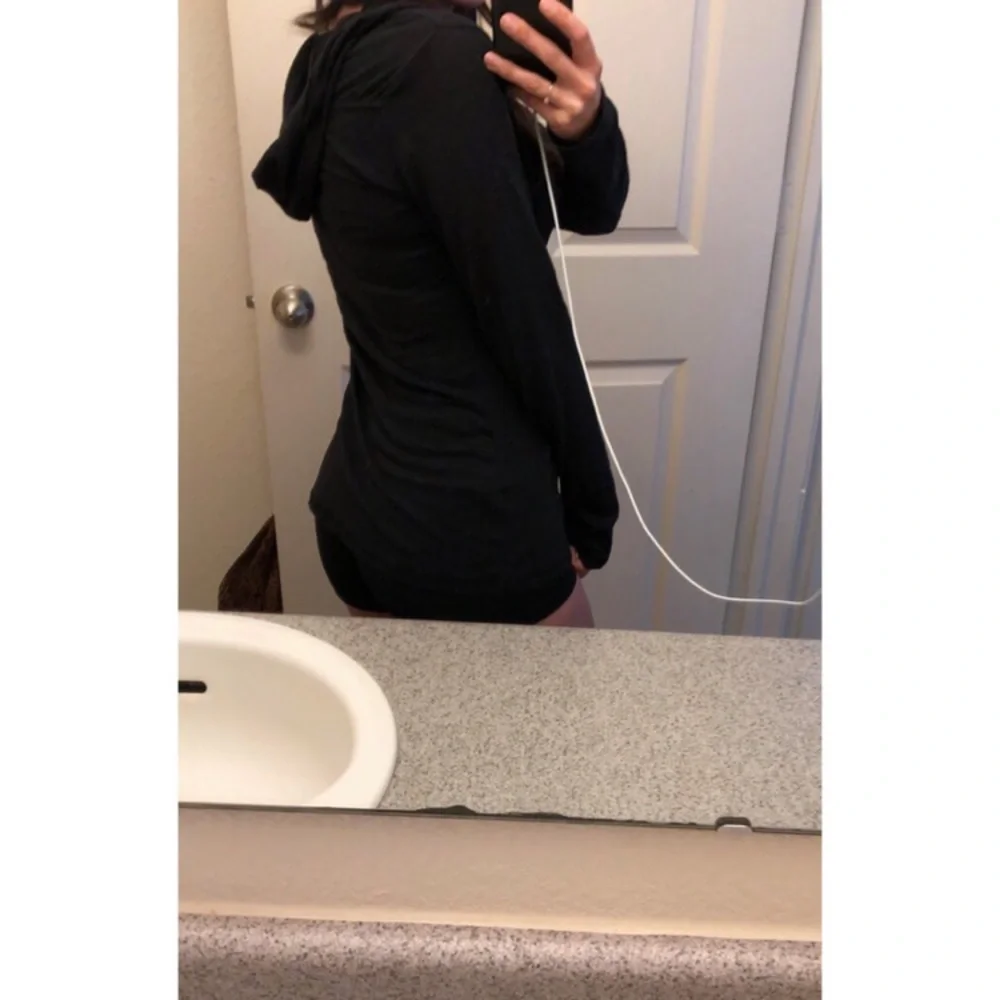 Deep V Pullover - Picture 4 of 7